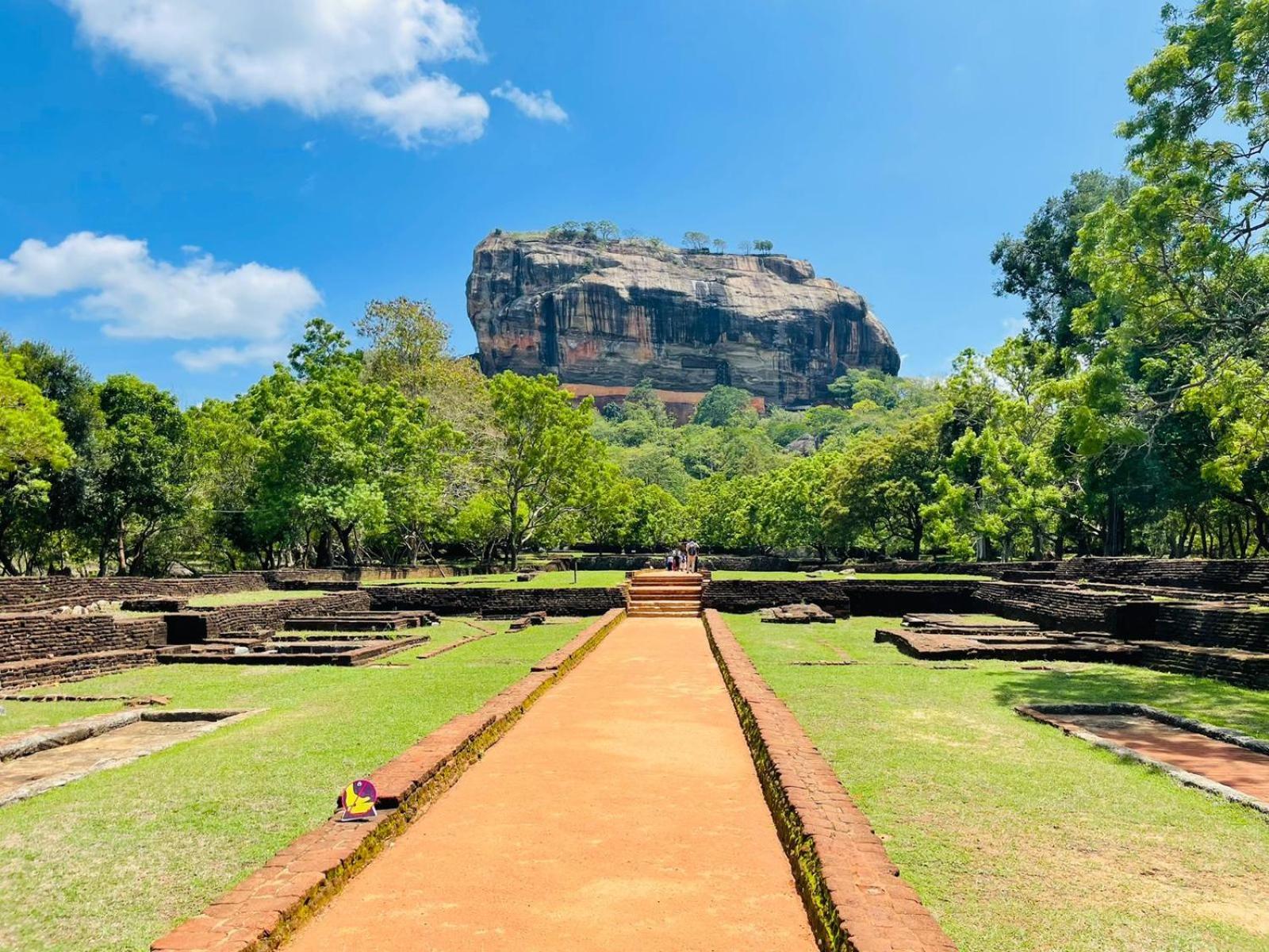 Hotel Birdwing Sigiriya Esterno foto