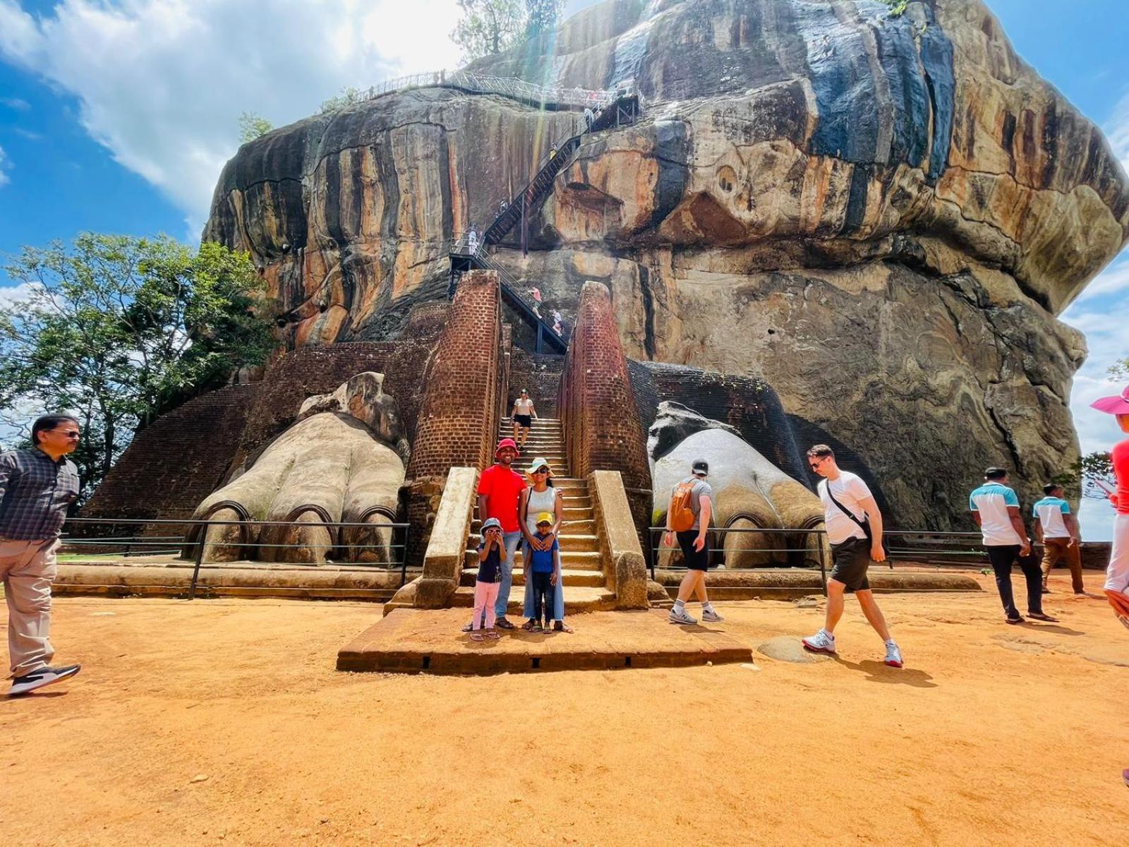 Hotel Birdwing Sigiriya Esterno foto