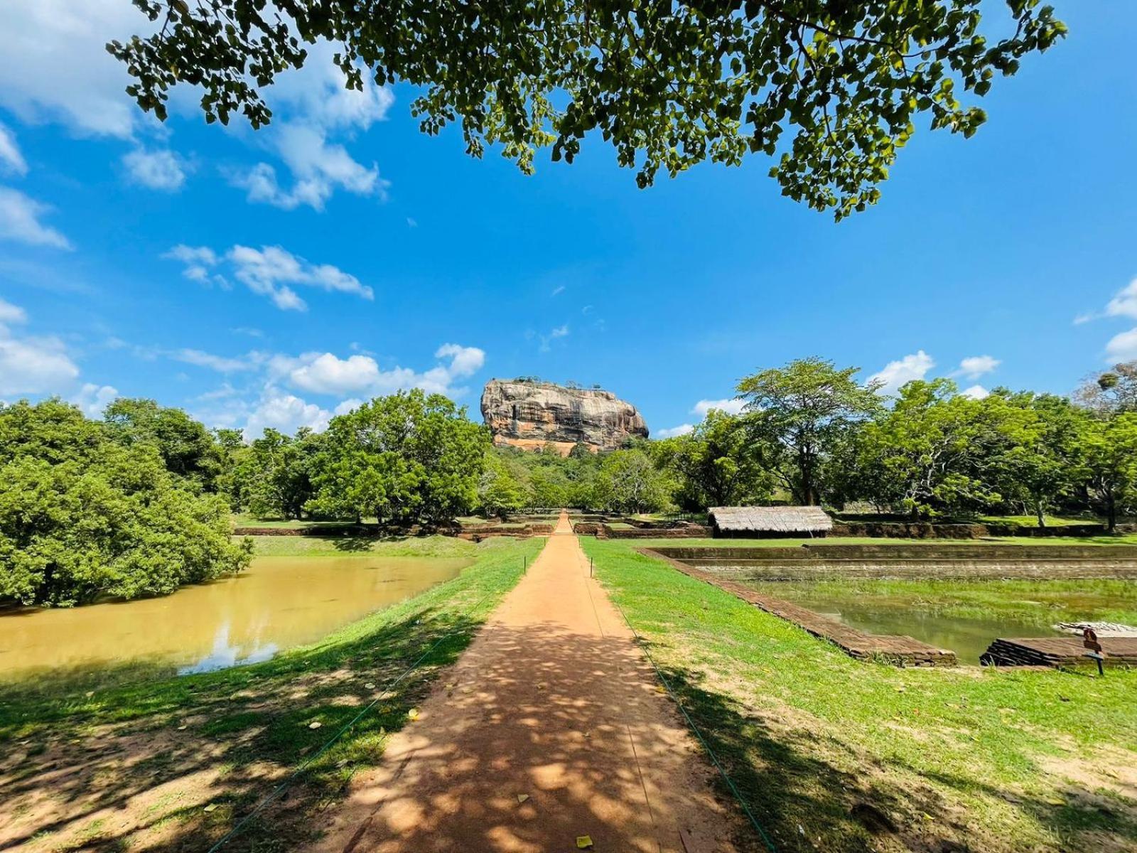 Hotel Birdwing Sigiriya Esterno foto